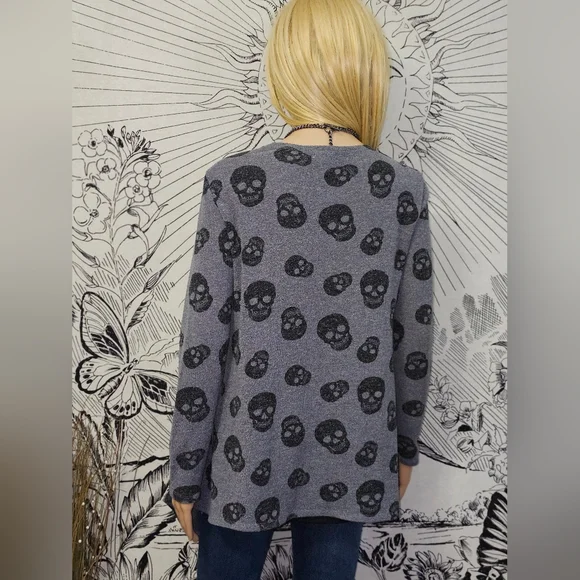 EUC Y2K XS Hot Topic Gray Skull Pattern Women's Cardigan Sweater - Picture 5 of 7
